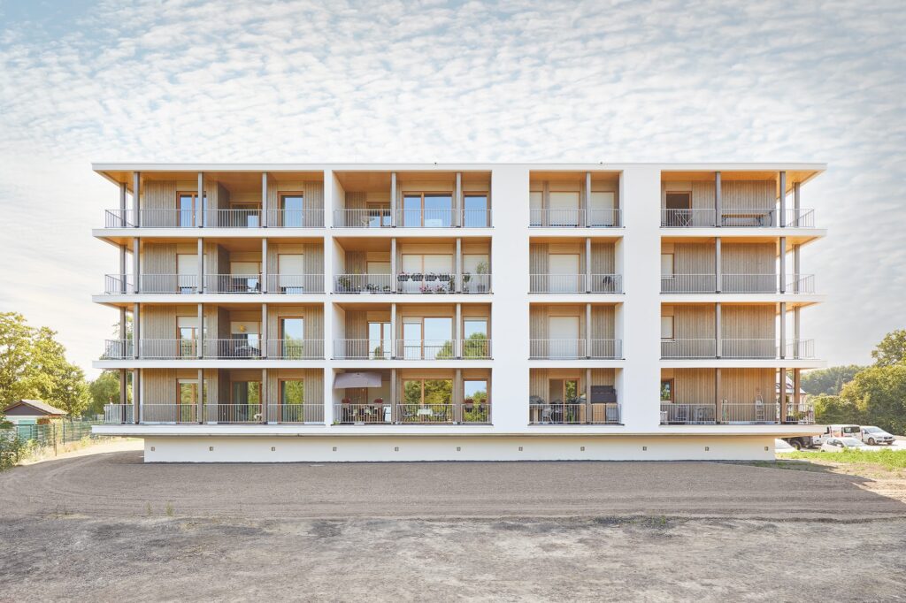 UKBS Solarhaus, Kamen